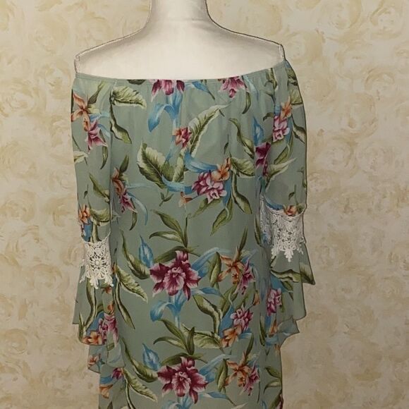 NWT! Coastal Casuals Floral Top! - Picture 9 of 12